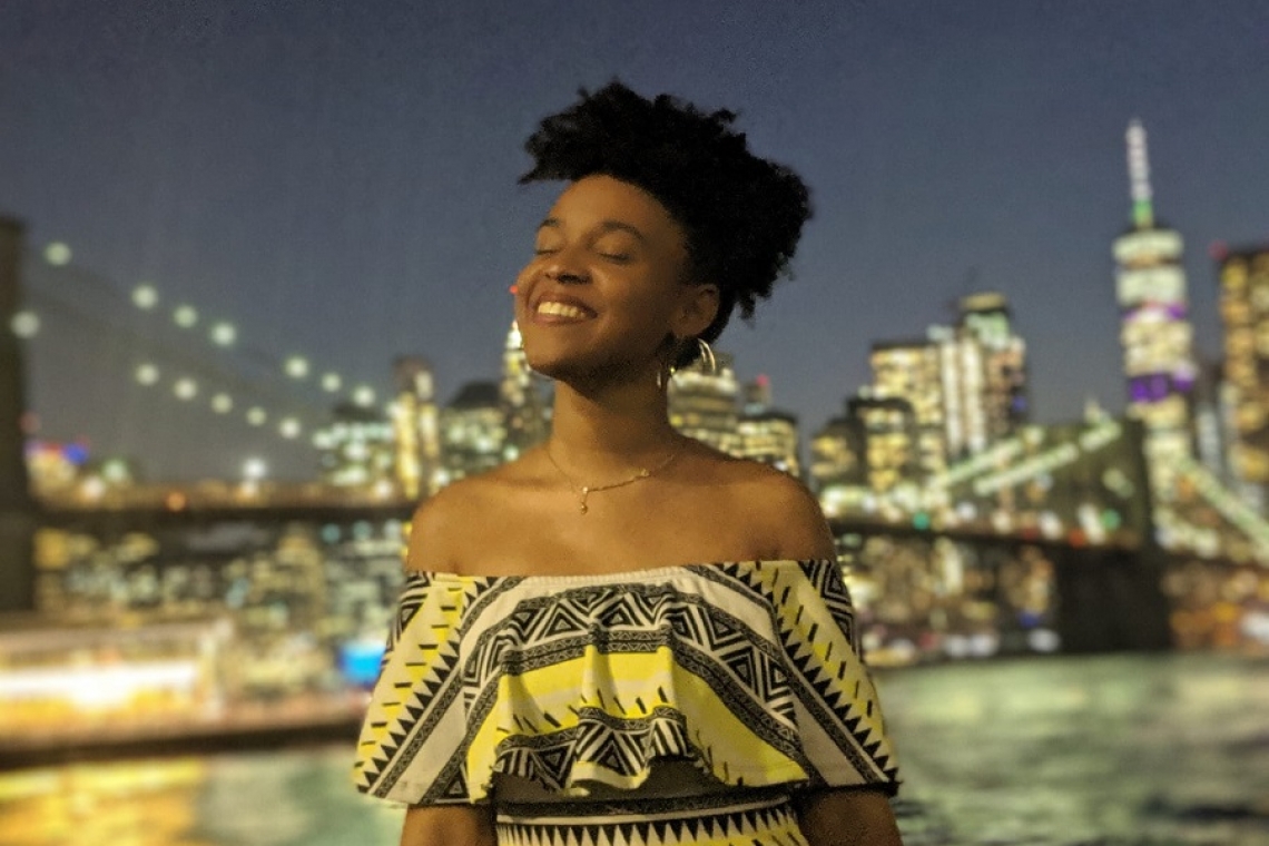 Hellen Nzinga: nome e porte de princesa, quer dizer, rainha!